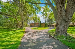 2135 Derfla Dr, Saint Joseph, MI 49085 - Photo 5