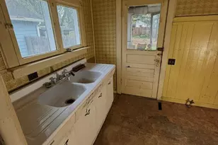 2856 Longstreet Ave SW, Wyoming, MI 49509 - Photo 9