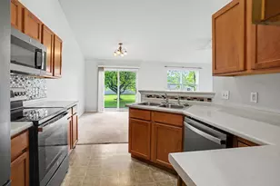 7117 Venice Dr, Portage, MI 49024 - Photo 9
