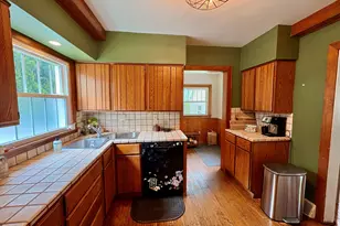 754 Oakridge Dr, Jackson, MI 49203 - Photo 7