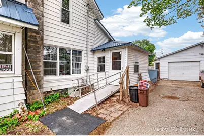 521 W Court Street, Hastings, MI 49058 - Photo 5