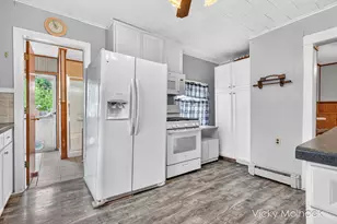 521 W Court St, Hastings, MI 49058 - Photo 21