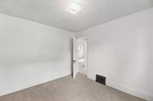 1135 Lavette Ave, Benton Harbor, MI 49022 - Photo 9