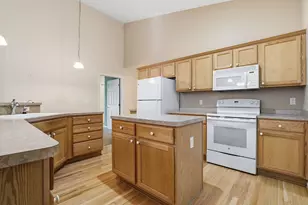 61015 Evergreen Ct, South Lyon, MI 48178 - Photo 9