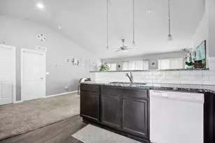 1015 Point Way, Lawton, MI 49065 - Photo 5