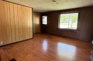 26 Fayette St W, Hillsdale, MI 49242 - Photo 5