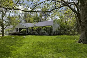 7852 State St, Brighton, MI 48116 - Photo 3