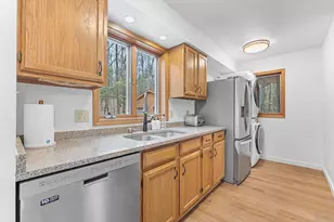 10 Island View Dr, Traverse City, MI 49696 - Photo 9