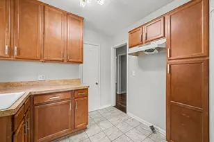 275 Dick Ave, Pontiac, MI 48341 - Photo 9