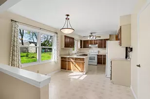 9419 Oakview Dr, Portage, MI 49024 - Photo 5