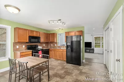 40 E Maple Street NE, Cedar Springs, MI 49319 - Photo 7