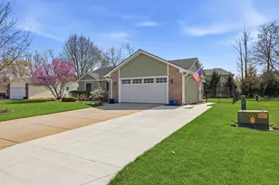 3111 Smugglers Ridge, Commerce Township, MI 48390 - Photo 3