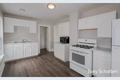 1351 Broadway Avenue NW, Grand Rapids, MI 49504 - Photo 3