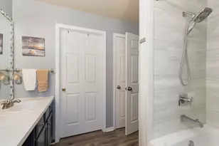 7641 Turrillium Ln, Waterford, MI 48327 - Photo 21