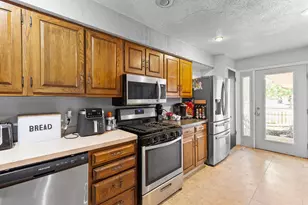 260 Renfrew Ave, Adrian, MI 49221 - Photo 13