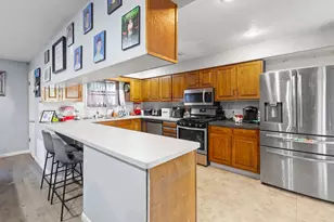 260 Renfrew Ave, Adrian, MI 49221 - Photo 15