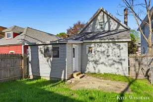 1526 Coit Ave NE, Grand Rapids, MI 49505 - Photo 23