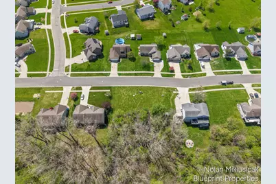 349 Creekside Drive, Coopersville, MI 49404 - Photo 7