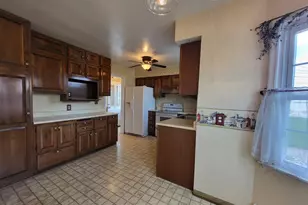 8969 Ruth Ave, Allen Park, MI 48101 - Photo 5
