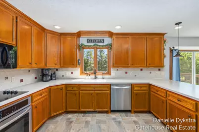 6332 Brookfield Court, Hudsonville, MI 49426 - Photo 9