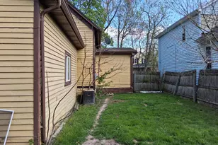 1009 N Bond St, Saginaw, MI 48602 - Photo 3