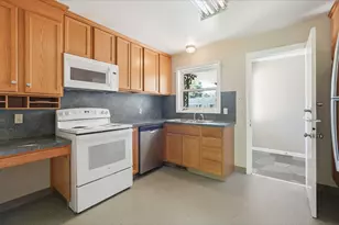 2143 Osceola Dr SE, Grand Rapids, MI 49506 - Photo 9