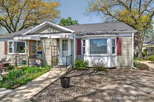 929 Village Ln, Jenison, MI 49428 - Photo 3