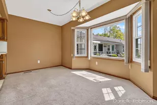 929 Village Ln, Jenison, MI 49428 - Photo 9