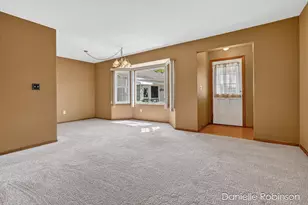 929 Village Ln, Jenison, MI 49428 - Photo 7