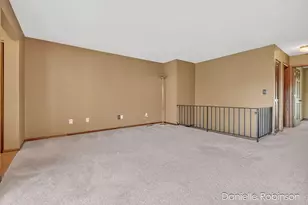 929 Village Ln, Jenison, MI 49428 - Photo 5