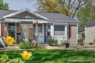 929 Village Ln, Jenison, MI 49428 - Photo 1