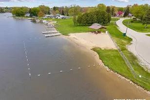 9129 Lakeside Dr, Perrinton, MI 48871 - Photo 47