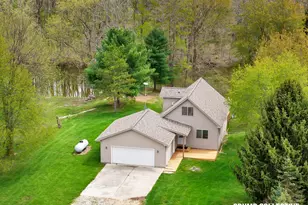 9129 Lakeside Dr, Perrinton, MI 48871 - Photo 3