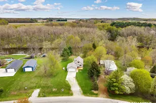 9129 Lakeside Dr, Perrinton, MI 48871 - Photo 37