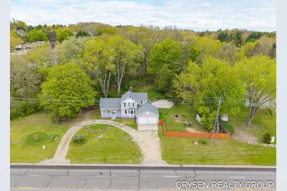 5527 W River Drive NE, Comstock Park, MI 49321 - Photo 3