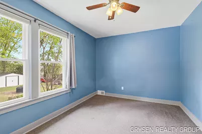 5527 W River Drive NE, Comstock Park, MI 49321 - Photo 25