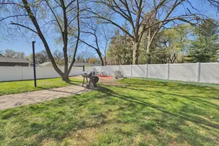 4451 Bonanza Dr NE, Grand Rapids, MI 49525 - Photo 19