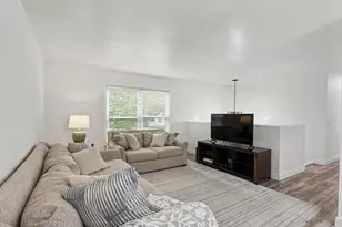 1717 Edgewood Ave SE, Grand Rapids, MI 49506 - Photo 3