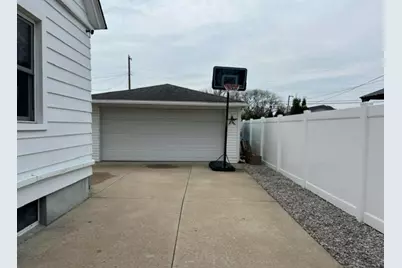1519 Chestnut Street, Wyandotte, MI 48192 - Photo 3