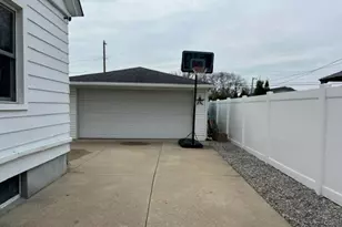 1519 Chestnut St, Wyandotte, MI 48192 - Photo 3