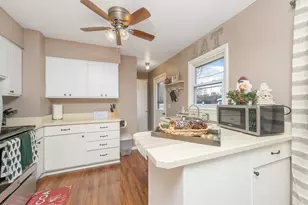 733 Hazen St, Paw Paw, MI 49079 - Photo 17