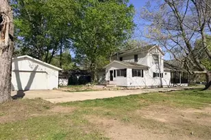 549 Academy St, Allegan, MI 49010 - Photo 3