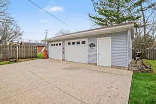 1033 N Beechwood St, Ludington, MI 49431 - Photo 29