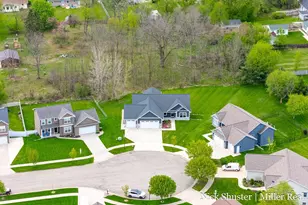128 Thorn Hill Ct, Hastings, MI 49058 - Photo 3
