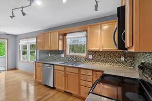 2112 Scenic Hills Dr, Jackson, MI 49201 - Photo 13