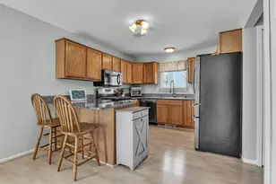 917 9th St, Wyandotte, MI 48192 - Photo 13