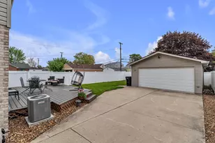 917 9th St, Wyandotte, MI 48192 - Photo 35