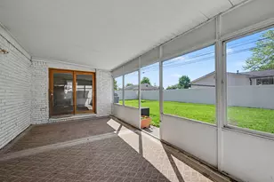 6506 Chirrewa St, Westland, MI 48185 - Photo 9