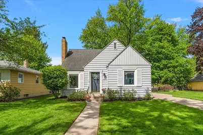 1331 Hillcrest Avenue NW, Grand Rapids, MI 49504 - Photo 1