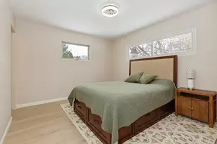 4003 Evergreen Ln, Benton Harbor, MI 49022 - Photo 9